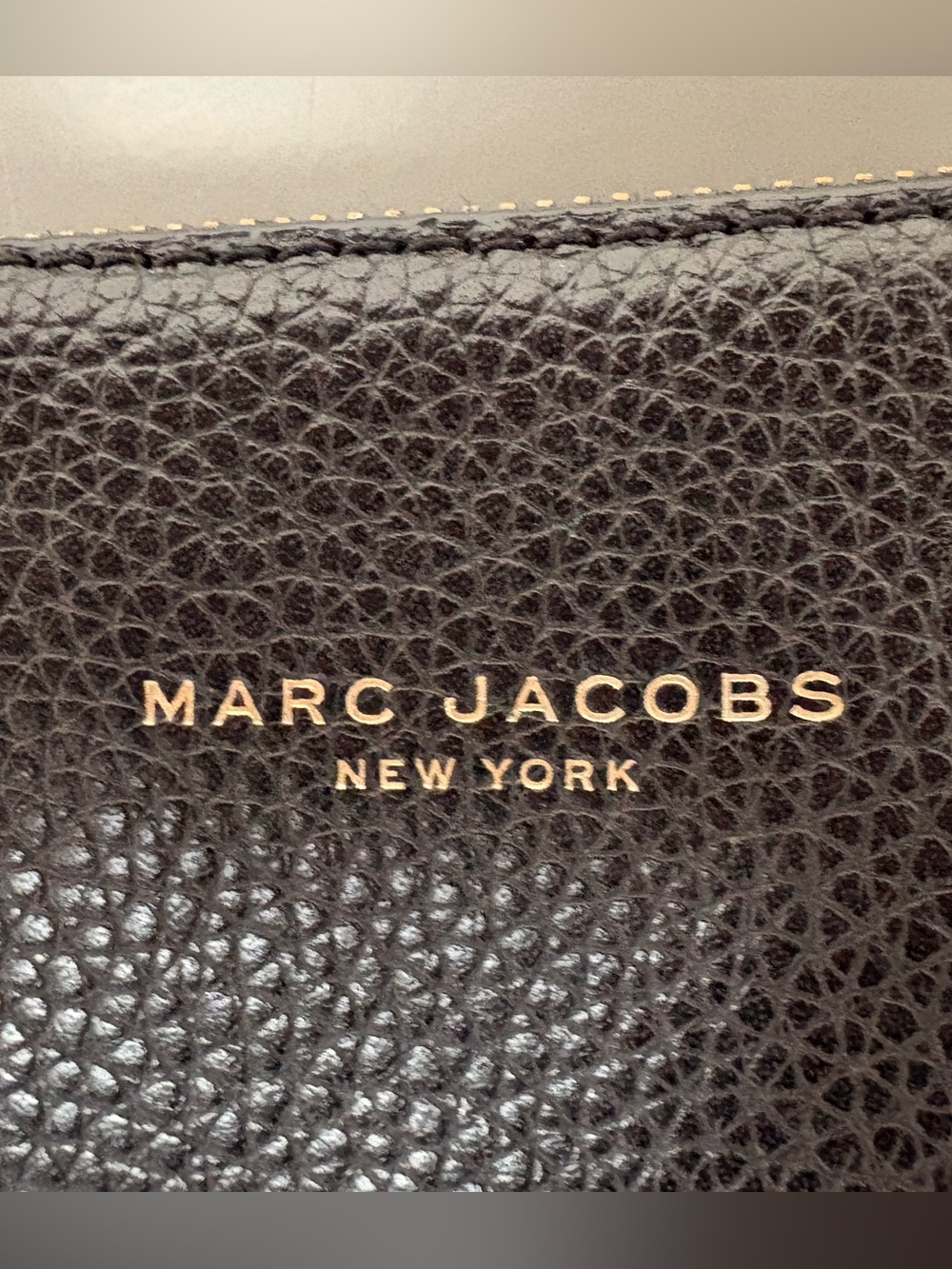 Marc Jacobs Black Pebbled Leather Wallet with Gold Logo - Picture 3 of 8